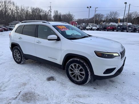 Used 2019 Jeep Cherokee Latitude Plus w/ Cold Weather Group image 4