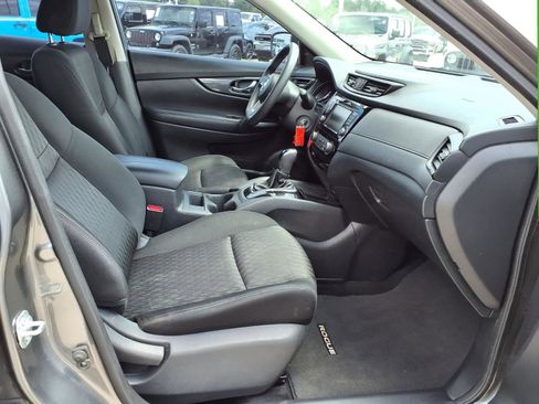 Used 2018 Nissan Rogue S FWD image 18
