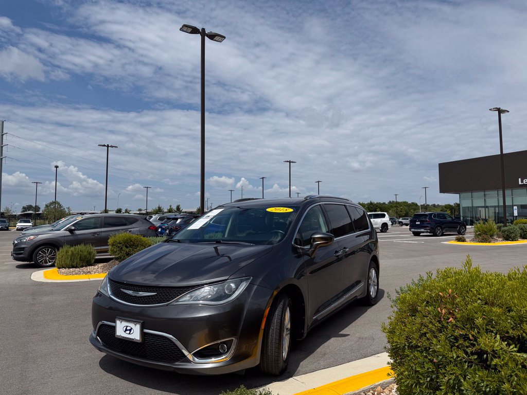 Used 2018 Chrysler Pacifica Touring-L FWD image 5