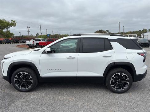 New 2026 Chevrolet Equinox LT w/ Convenience Package II FWD image 4