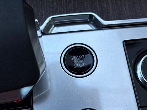 Used 2023 Land Rover Range Rover Long Wheelbase SE image 26