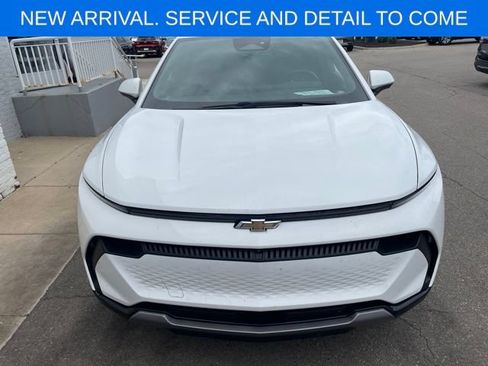 Used 2024 Chevrolet Equinox EV LT FWD image 1