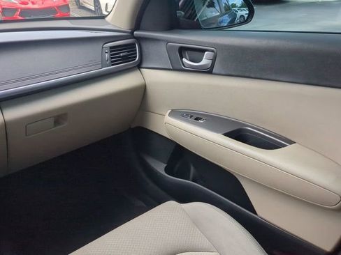 Used 2016 Kia Optima LX w/ Option Group 014 FWD image 17