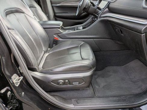 Certified 2024 Jeep Grand Cherokee L Limited w/ Luxury Tech Group II image 32