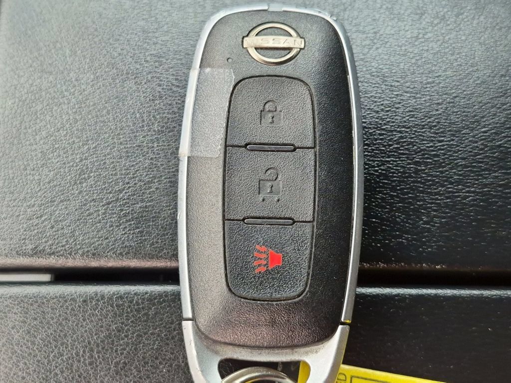 Used 2024 Nissan Rogue S AWD/4WD image 31
