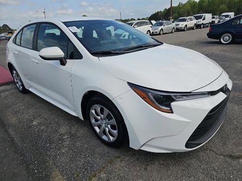 Used 2025 Toyota Corolla LE image 1