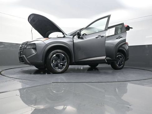 Used 2024 Nissan Rogue SV AWD/4WD image 31