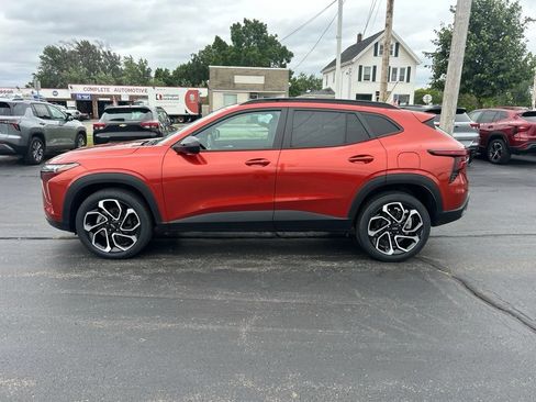 Certified 2024 Chevrolet Trax RS w/ Sunroof Package FWD image 5