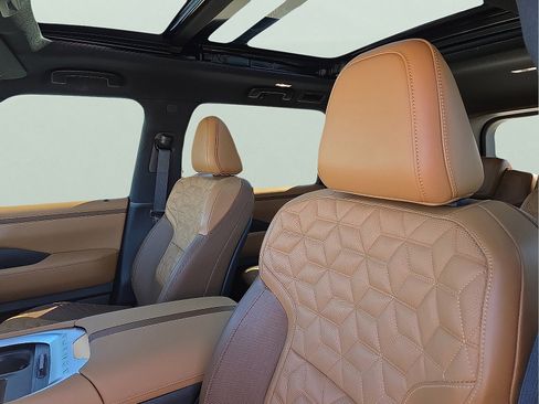 Used 2025 Nissan Armada Platinum Reserve image 14