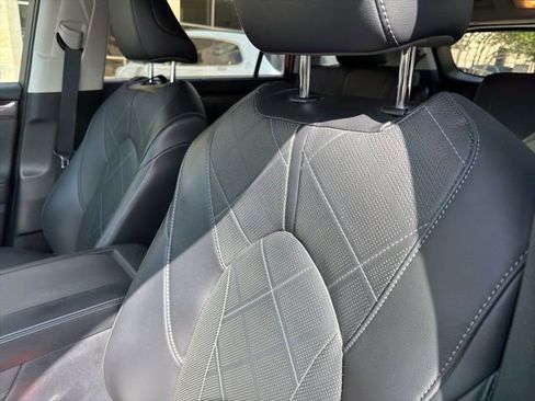 Used 2023 Toyota Highlander Platinum image 10