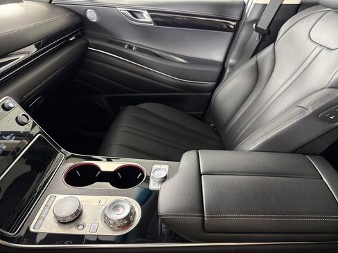 Certified 2025 Genesis GV80 2.5T Standard AWD/4WD image 22
