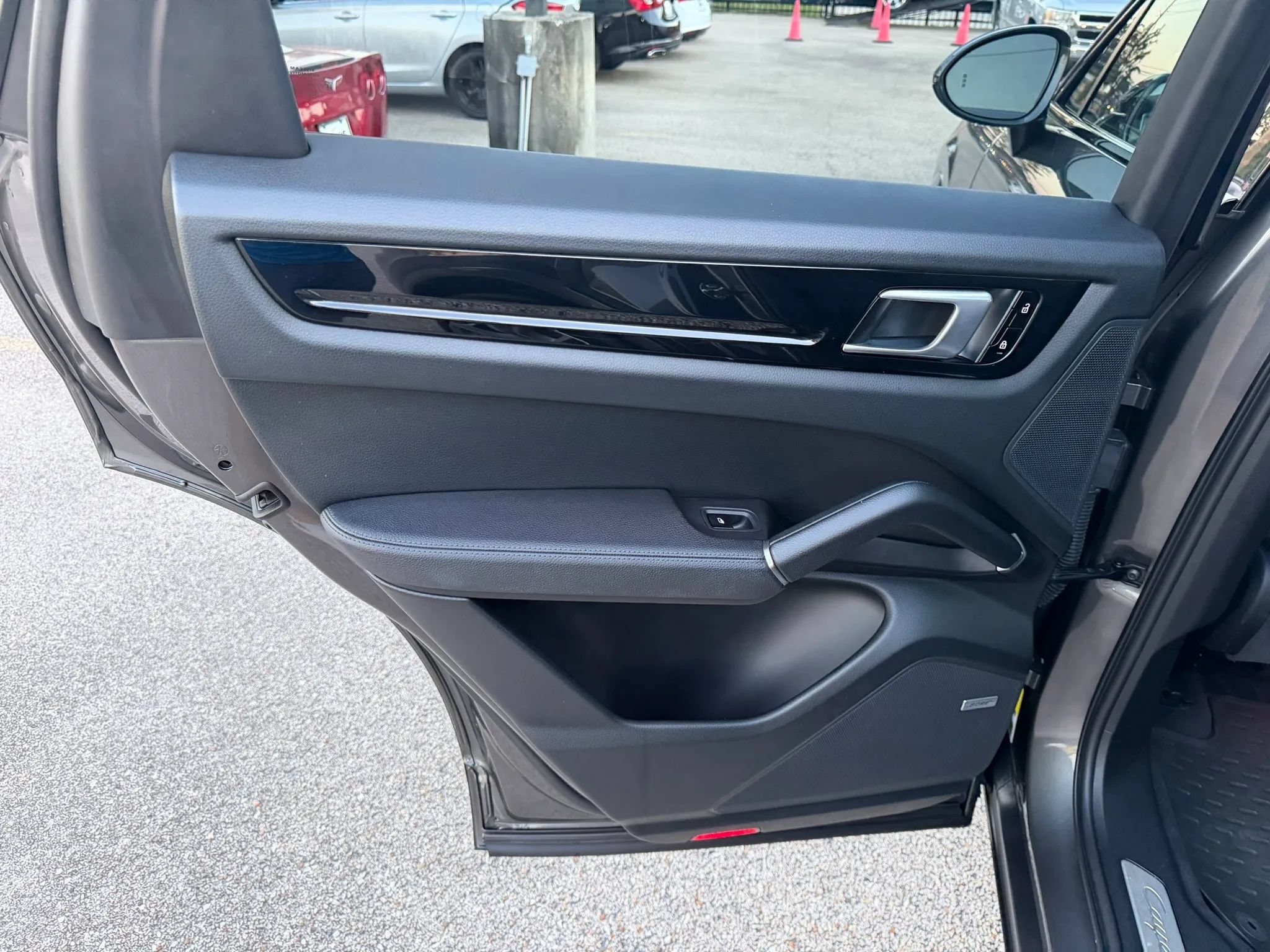 Used 2019 Porsche Cayenne S AWD/4WD image 26