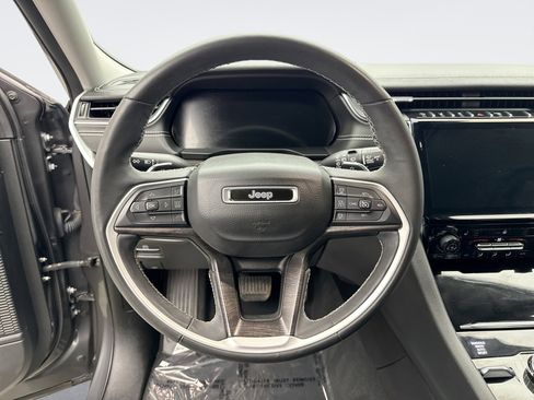 Used 2023 Jeep Grand Cherokee L Limited w/ Black Appearance Package image 12