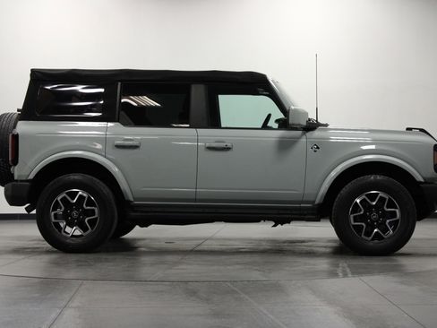 Used 2022 Ford Bronco Outer Banks image 3