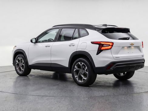 Used 2025 Chevrolet Trax LT image 6