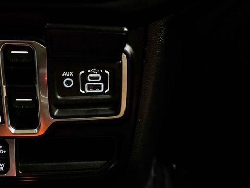 Used 2021 Jeep Gladiator Rubicon AWD/4WD image 26