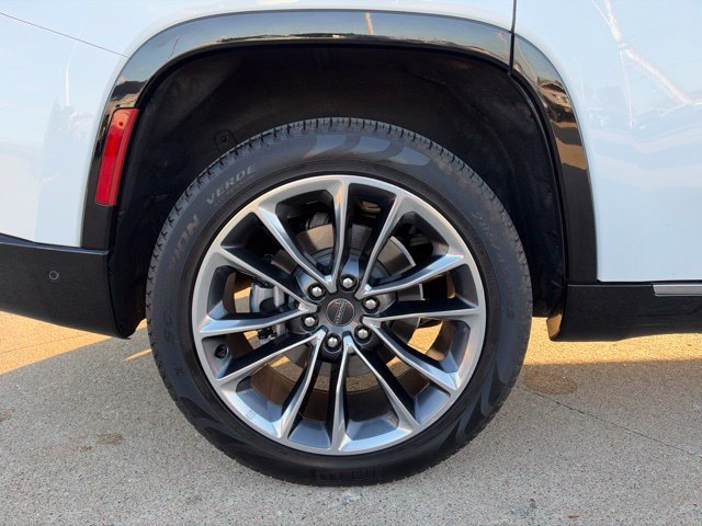 Used 2024 Jeep Wagoneer Series III w/ Premium Group I AWD/4WD image 10