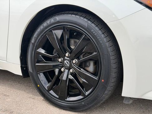 Used 2023 Nissan Maxima SL FWD image 25