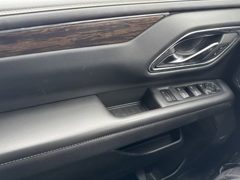 Used 2023 Chevrolet Suburban Premier image 33