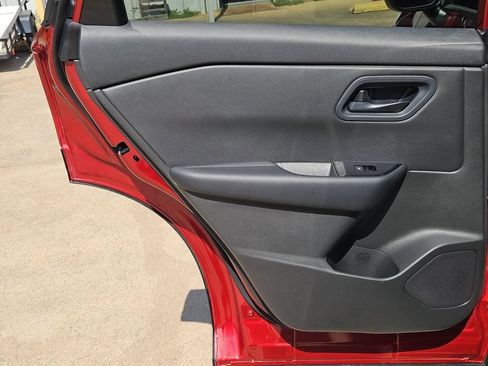 Used 2025 Nissan Rogue S FWD image 18