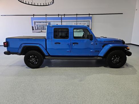 Used 2024 Jeep Gladiator Sport AWD/4WD image 9