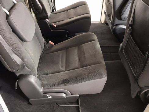 Used 2019 Dodge Grand Caravan SE w/ UConnect Hands-Free Group image 13