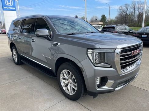 Used 2022 GMC Yukon XL SLT w/ SLT Premium Package image 6