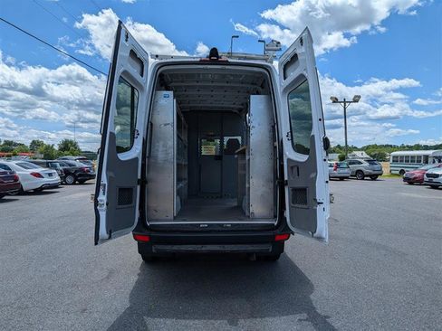 Used 2014 Freightliner Sprinter 3500 image 21