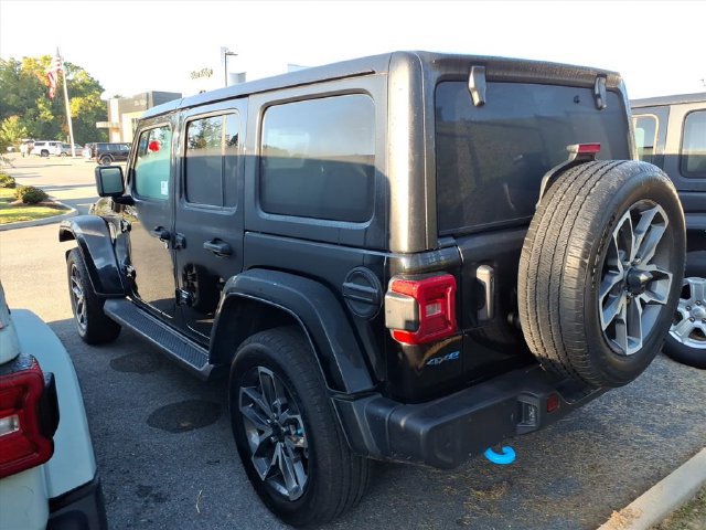 Used 2024 Jeep Wrangler Unlimited w/ Convenience Group AWD/4WD image 7