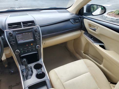 Used 2017 Toyota Camry LE image 18