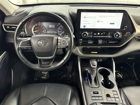 Used 2023 Toyota Highlander XLE AWD/4WD image 35