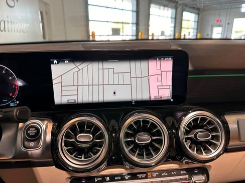 New 2025 Mercedes-Benz GLB 250 4MATIC image 10