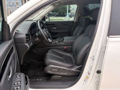 Certified 2025 Honda Pilot EX-L image 10