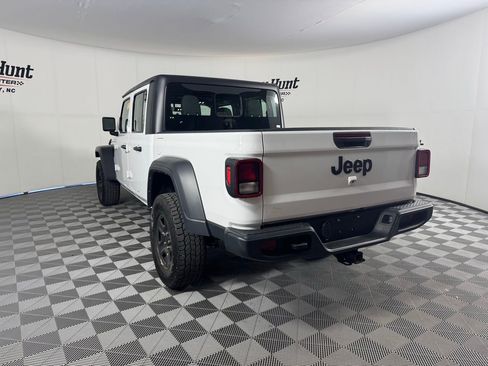 Used 2024 Jeep Gladiator Sport AWD/4WD image 12