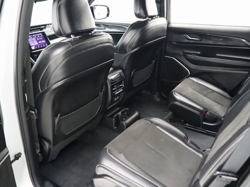 Used 2022 Jeep Grand Cherokee L Laredo image 20