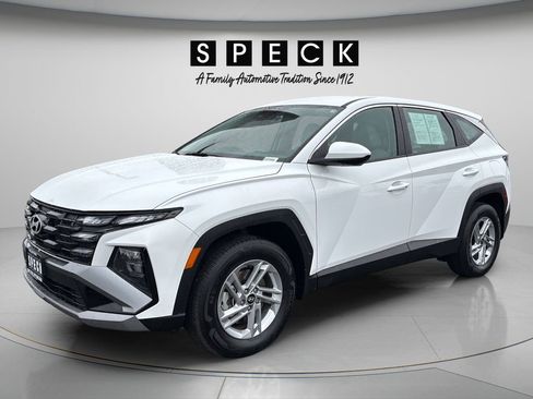 Used 2025 Hyundai Tucson SE AWD/4WD image 1