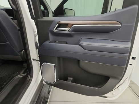 Used 2024 Chevrolet Silverado 1500 High Country w/ Technology Package image 41