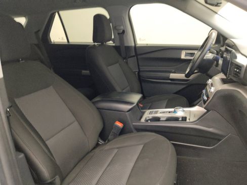 Used 2023 Ford Explorer XLT RWD image 21