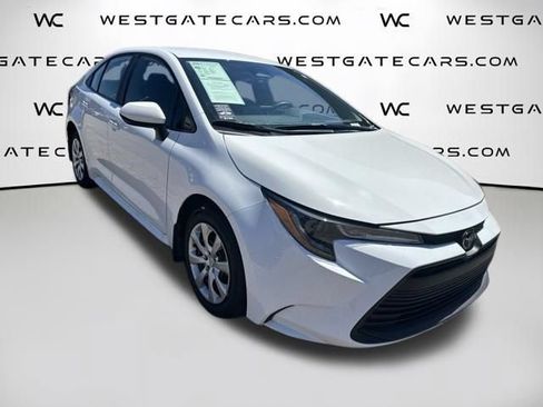 Used 2025 Toyota Corolla LE FWD image 11