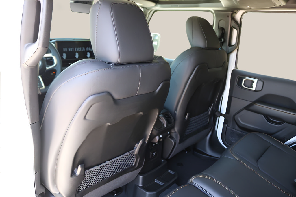New 2026 Jeep Wrangler Unlimited Sahara AWD/4WD image 15