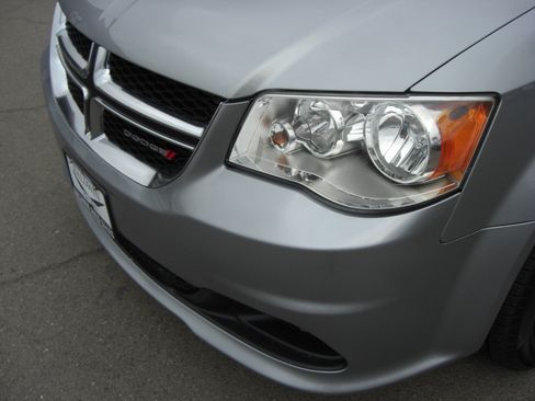 Used 2019 Dodge Grand Caravan SE image 19