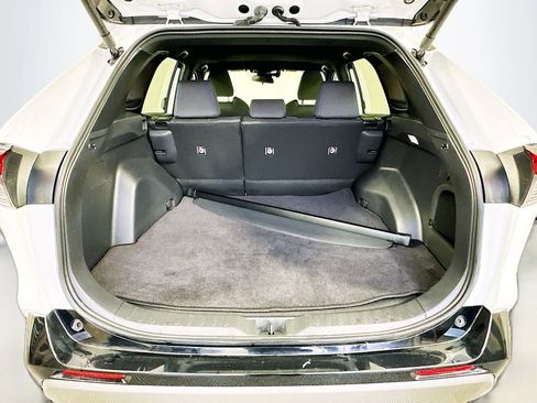 Used 2024 Toyota RAV4 SE w/ Convenience Package image 27