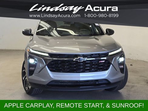 Used 2024 Chevrolet Trax RS w/ Sunroof Package FWD image 2