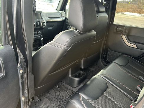 Used 2016 Jeep Wrangler Unlimited Sahara image 12