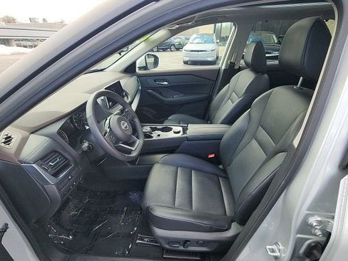 Used 2023 Nissan Rogue SV w/ SV Premium B Package image 15