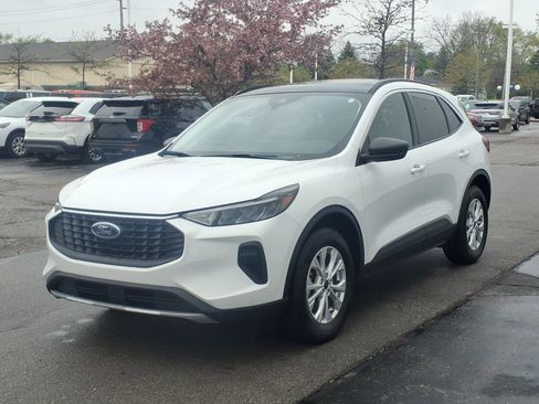 Certified 2024 Ford Escape Active w/ Tech Pack #1 AWD/4WD image 3