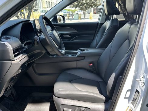 Used 2026 Toyota Grand Highlander AWD Hybrid image 17