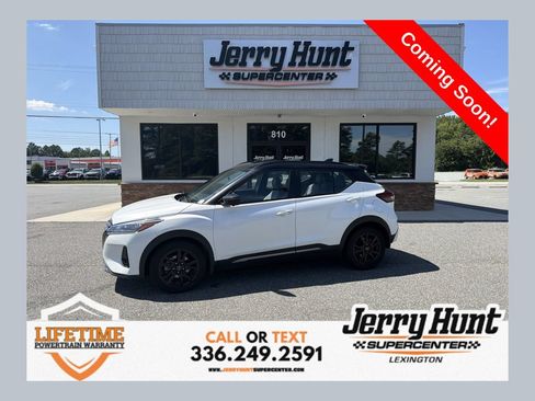 Used 2023 Nissan Kicks SR w/ SR Premium Package FWD image 1