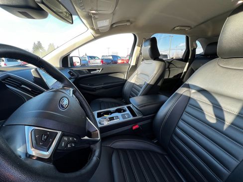 Used 2024 Ford Edge SEL image 9