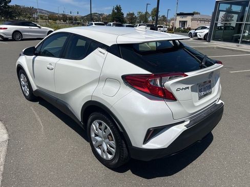 Used 2019 Toyota C-HR LE FWD image 3